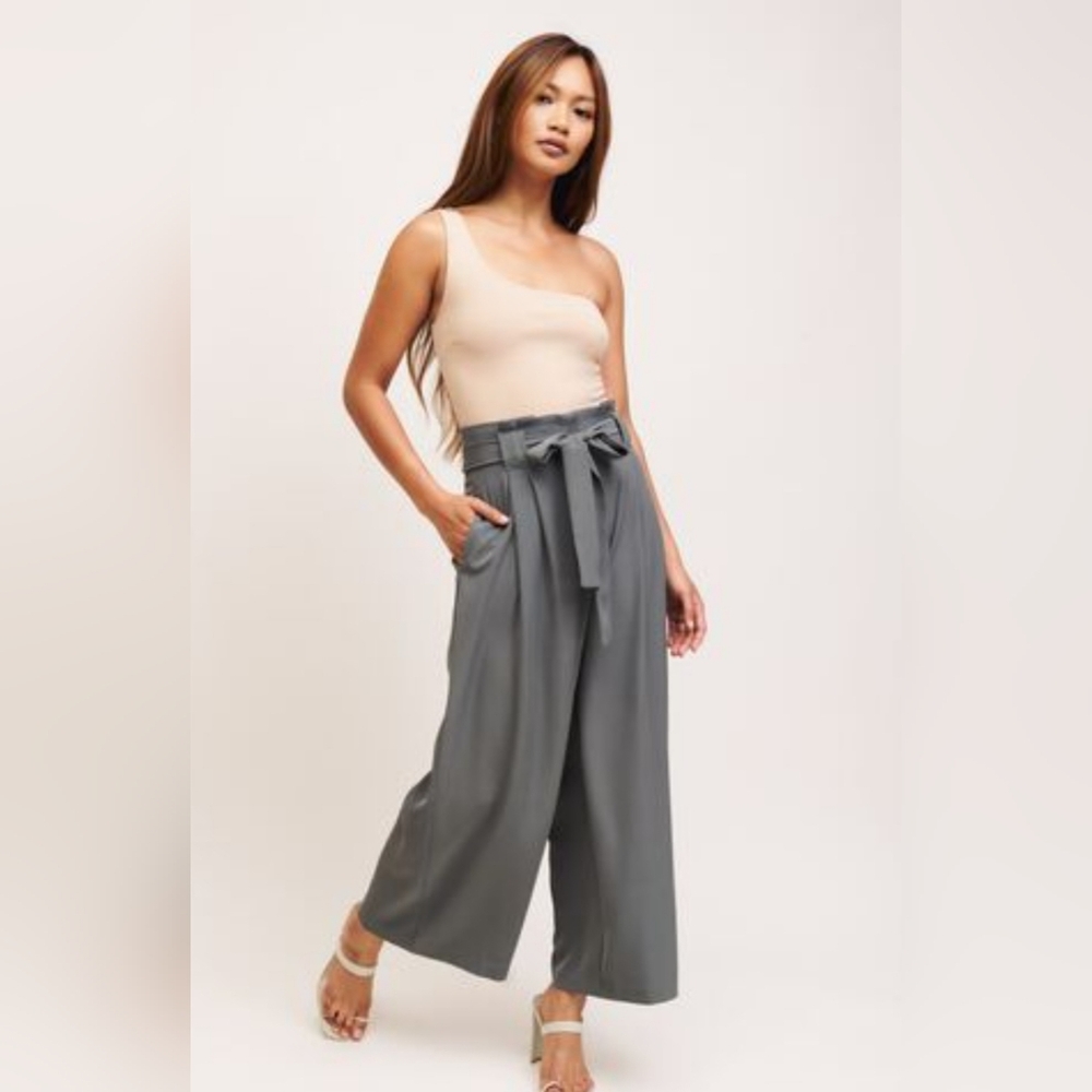 3 / $25 DYNAMITE High-Rise Wide Leg Culotte / Cropped Pant (No Belt). Size Large